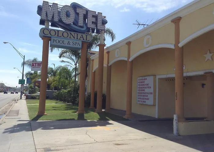 Colonial Pool & Spa Motel