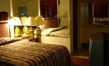 Colonial Pool & Motel