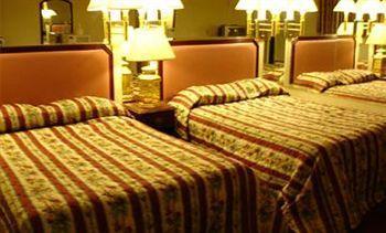 Colonial Pool &