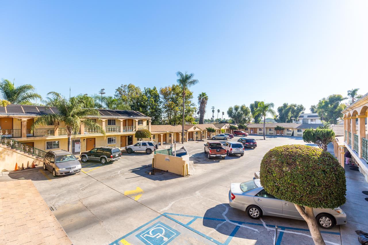 Colonial Pool & Motel