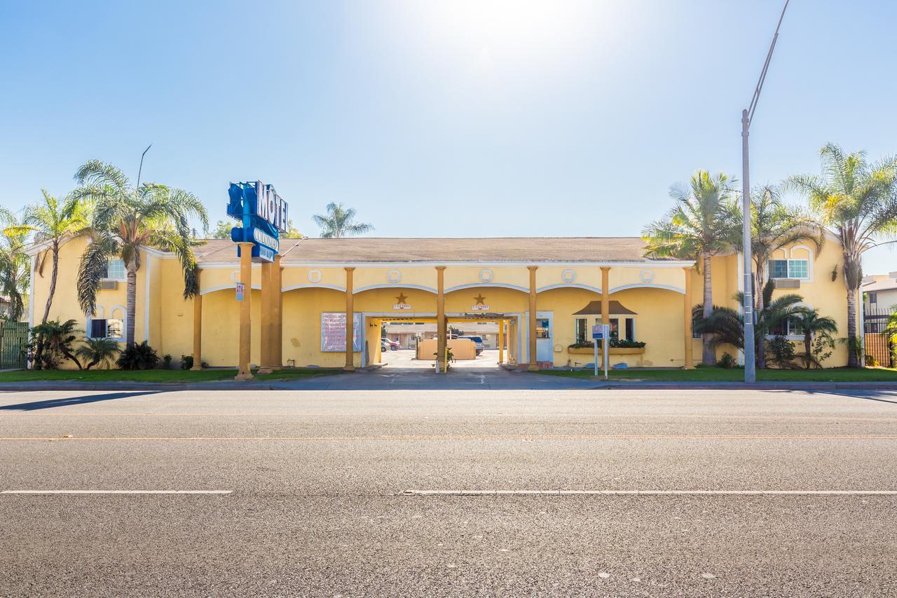 Colonial Pool & Motel 2*