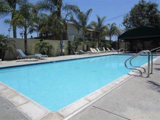 Colonial Pool & 2*