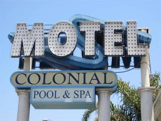 Colonial Pool & 2*