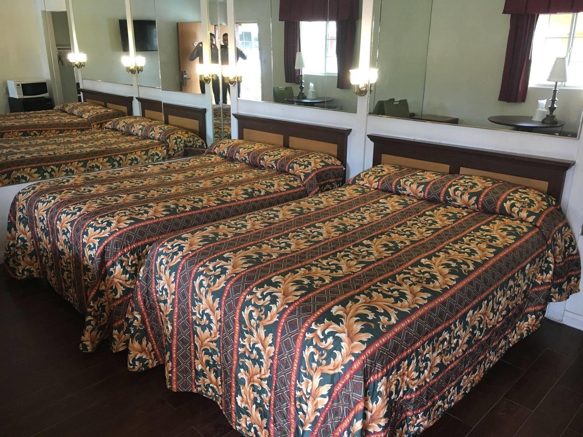 Motel Colonial Pool &