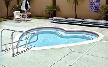 Colonial Pool & Spa 2*
